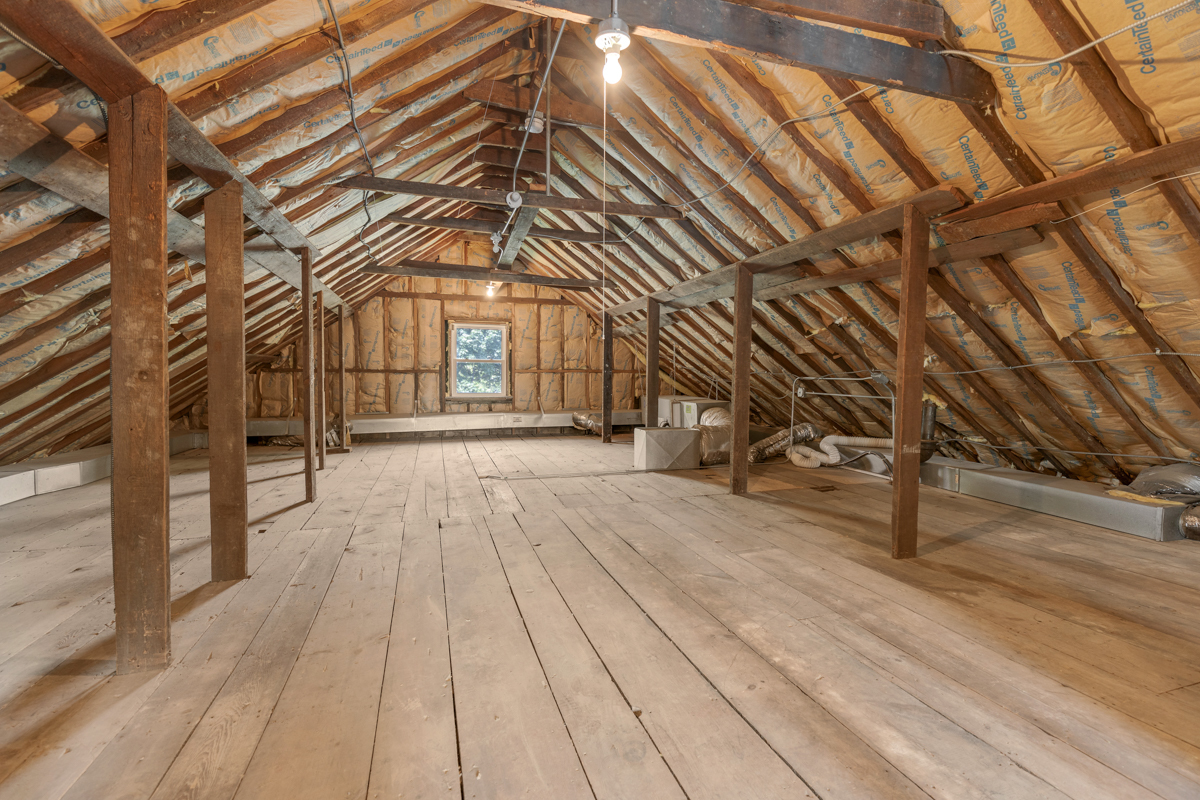 216 Center Avenue Wheeling, IL 60090 - Photo 16 of 25 a view of a hall with wooden floor