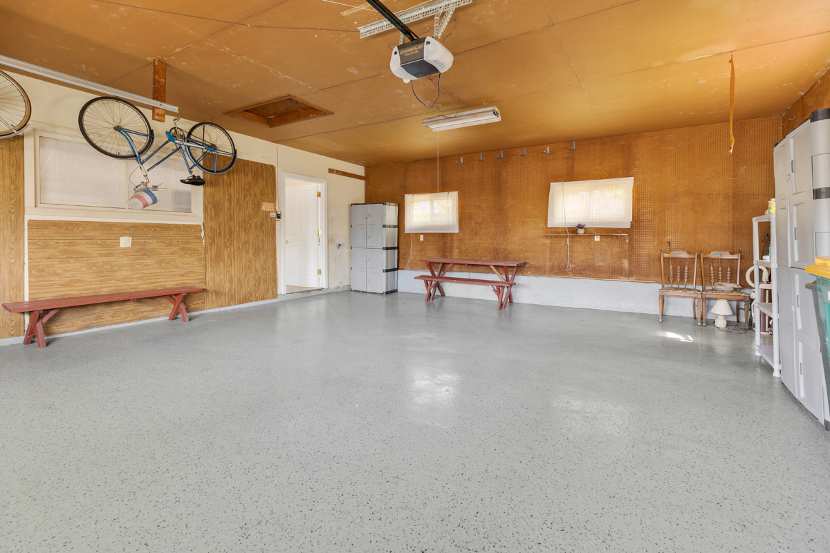 216 Center Avenue Wheeling, IL 60090 - Photo 22 of 25 an empty room with painted walls and wooden floor