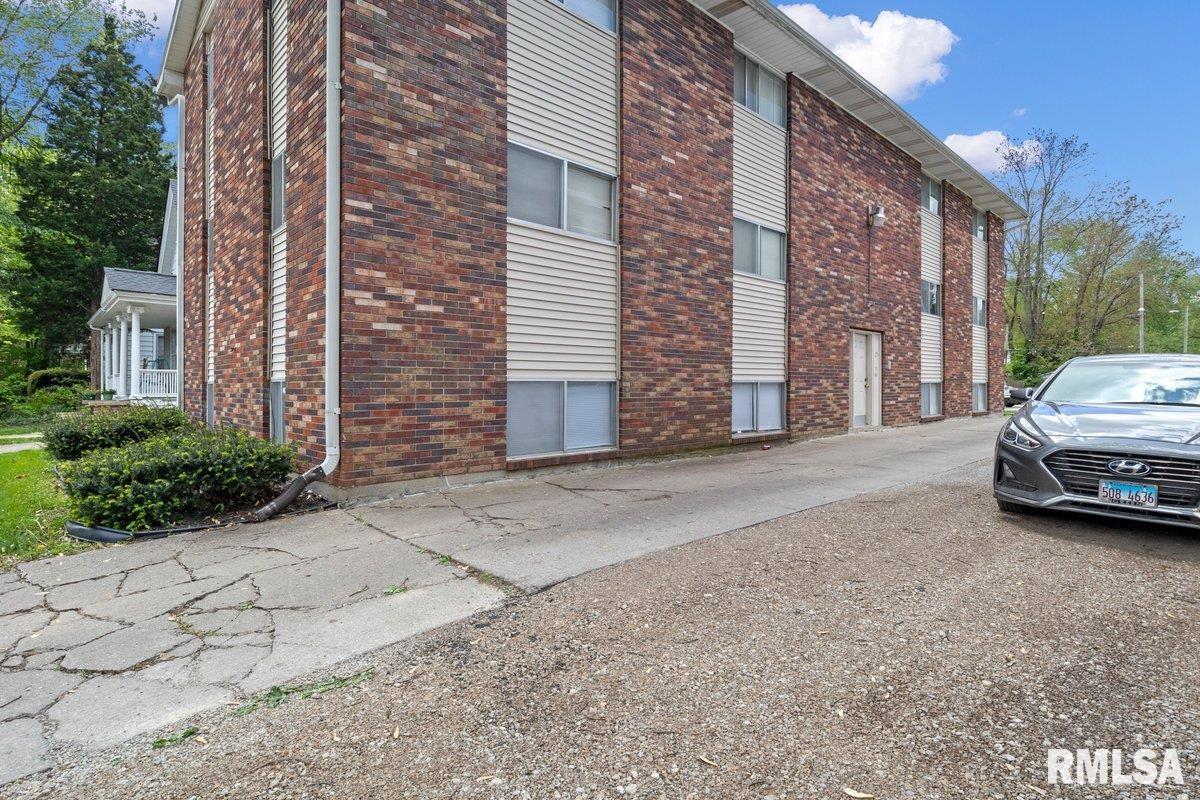 625 New Street Springfield, IL 62704 - Photo 3 of 6