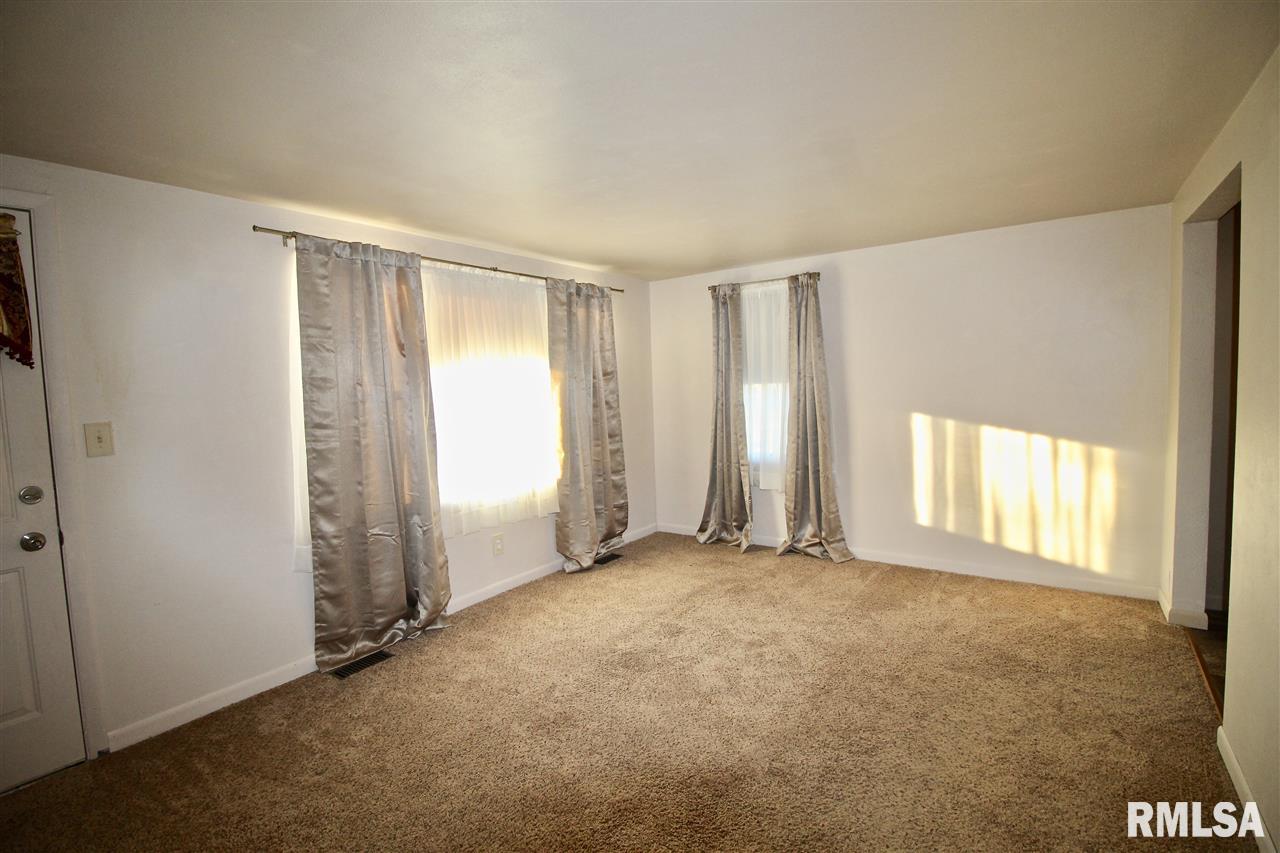 114 Berry Street Washington, IL 61571 - Photo 6 of 14 Gallery Image 6