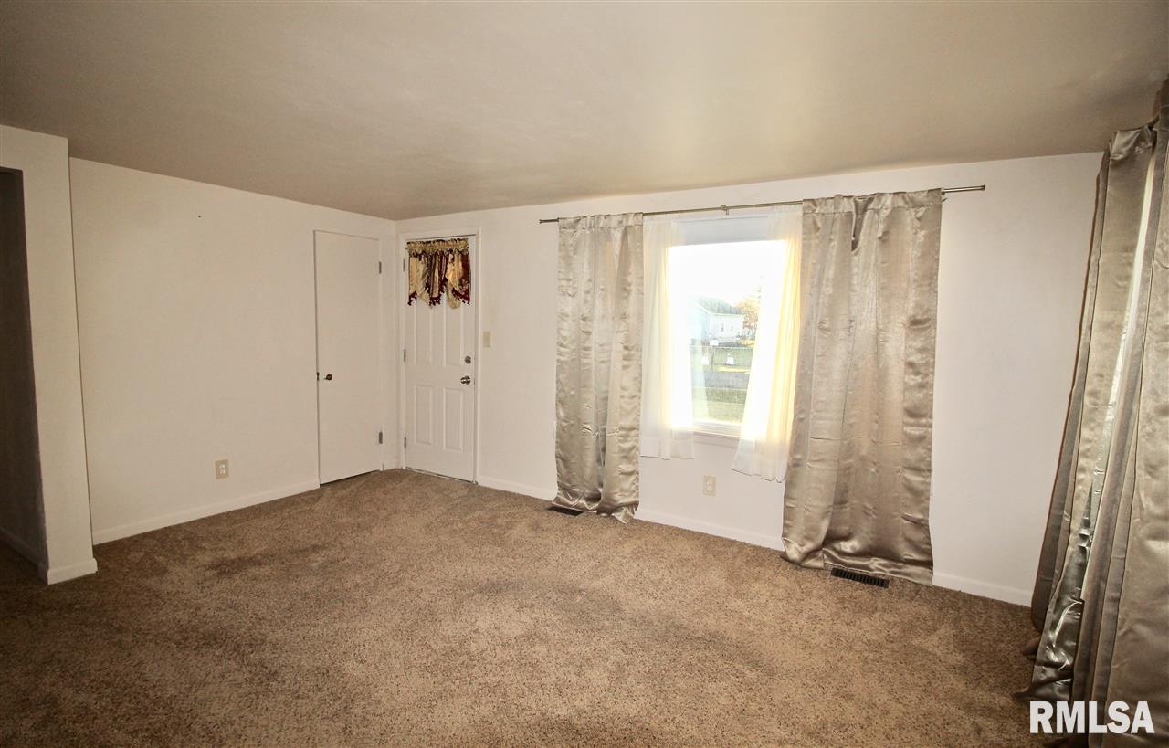 114 Berry Street Washington, IL 61571 - Photo 8 of 14 Gallery Image 8