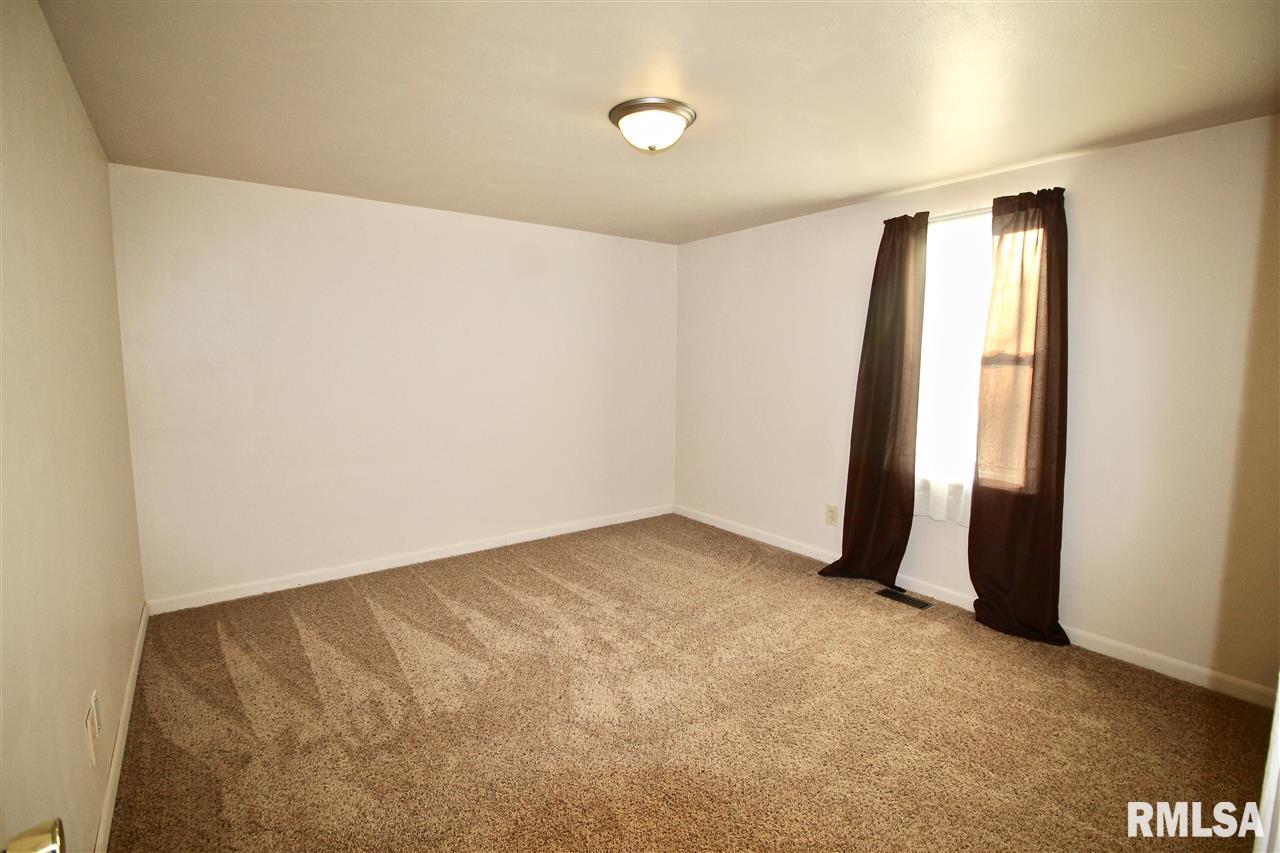 114 Berry Street Washington, IL 61571 - Photo 9 of 14 Gallery Image 9