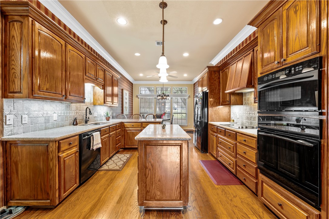 201 Cobblestone Lane Crawford, TX 76638 - Photo 6 of 36