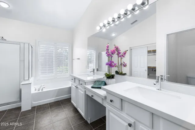 a en suite bathroom with a sink and a mirror