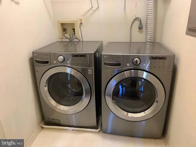 a close up view of a washer and dryer