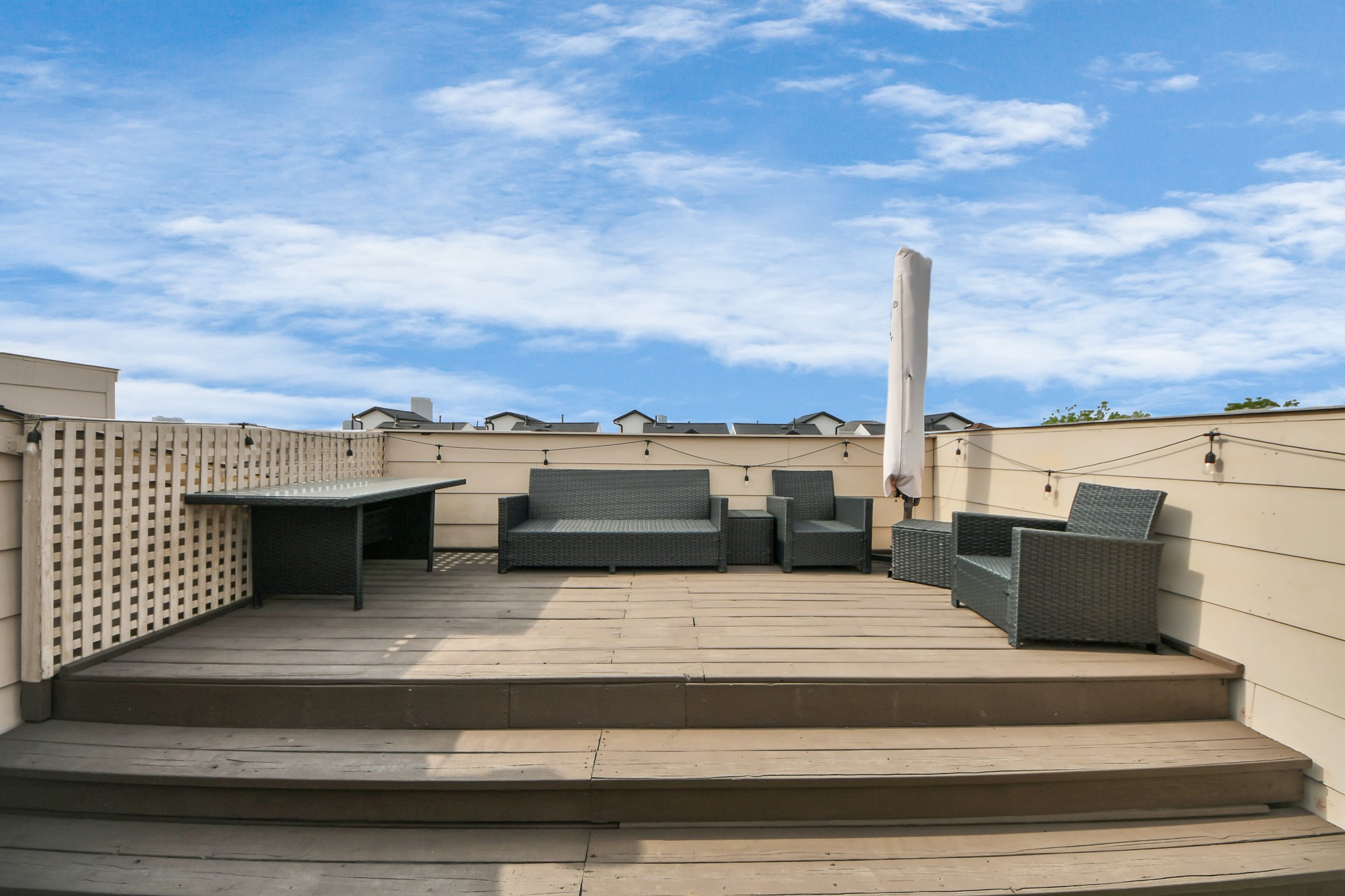 4510 Inker Street, Unit B Houston, TX 77007 - Photo 33 of 43 Enjoy an evening at the deck.