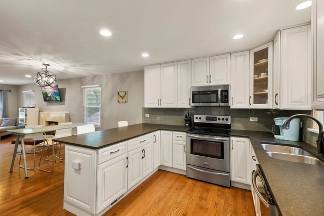 1042 Riedy Road Lisle, IL 60532 - Photo 11 of 29