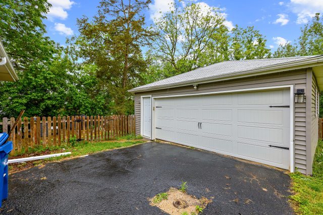 1042 Riedy Road Lisle, IL 60532 - Photo 4 of 29