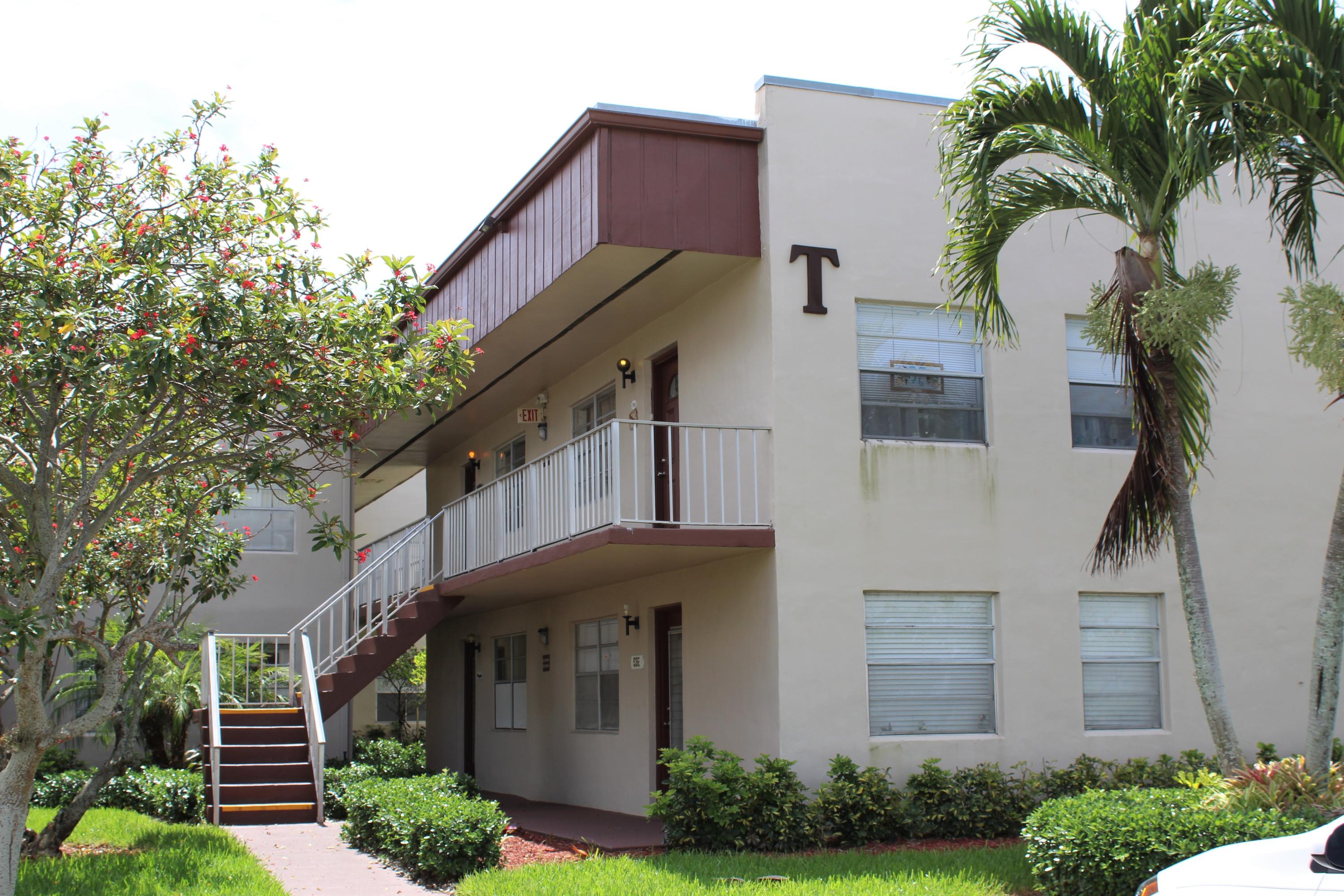 956 Normandy Trail Delray Beach, FL 33484 - Photo 2 of 15 Building