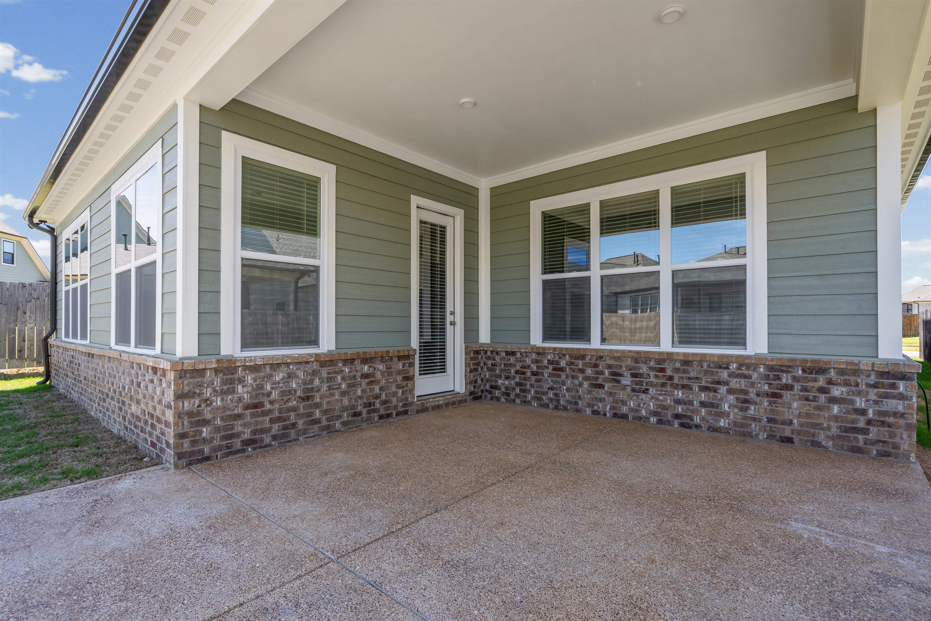 5666 Pleasant Pk Place Arlington, TN 38002 - Photo 24 of 27 Covered patio featuring a concrete slab, brick skirting, siding exterior, recessed lighting, and white-framed windows