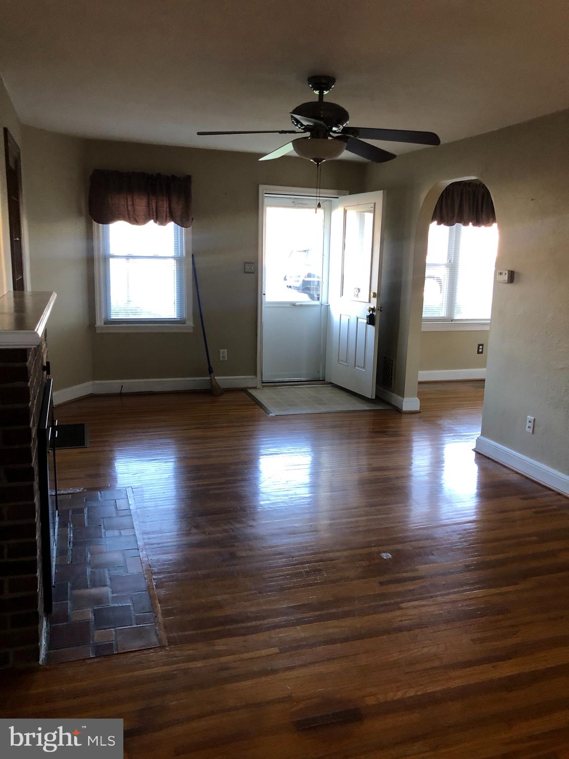 1104 Whiteford Road York, PA 17402 - Photo 4 of 16 Gallery Image 4