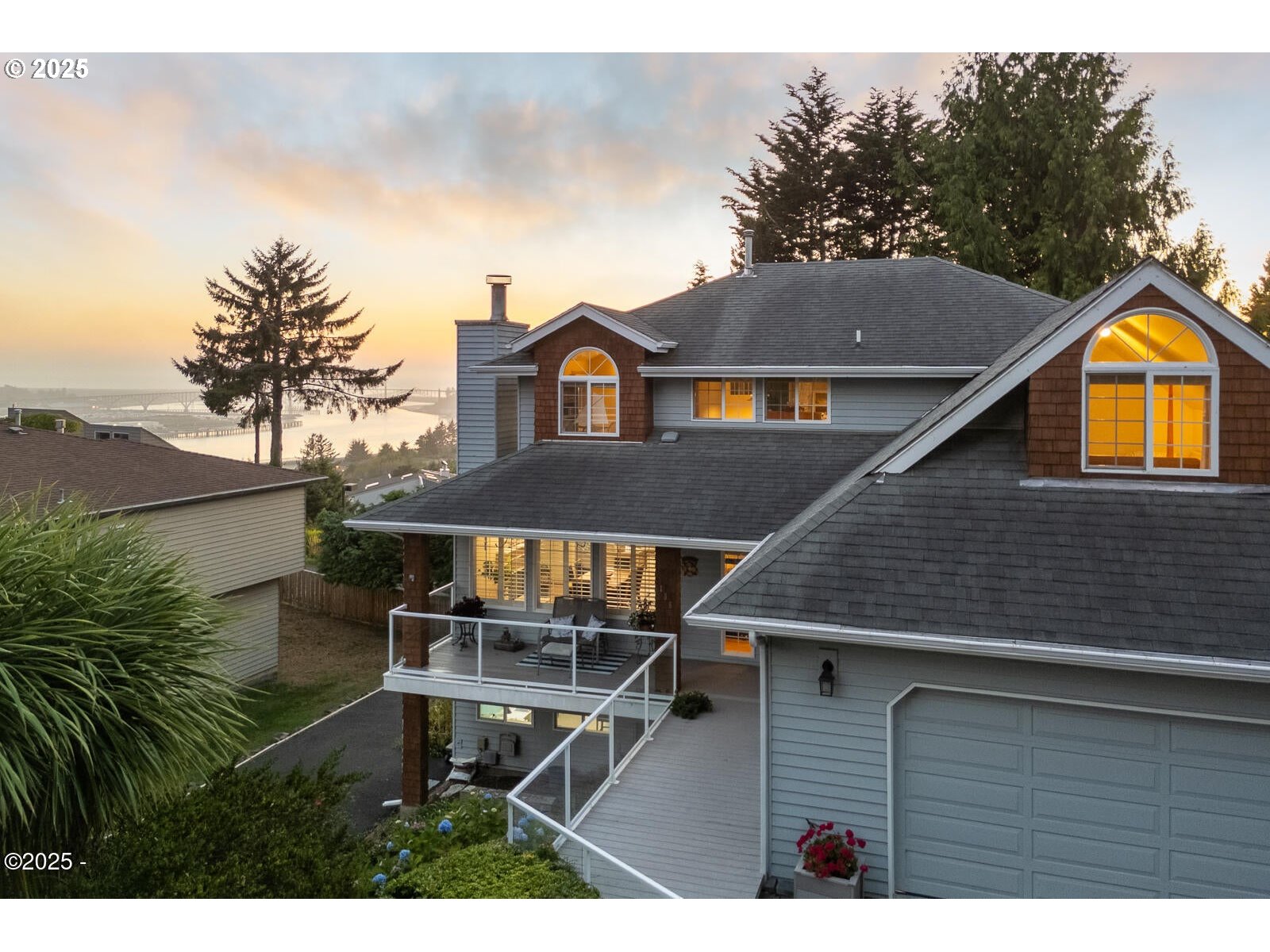 136 Southeast Larch Street Newport, OR 97365 - Photo 2 of 46