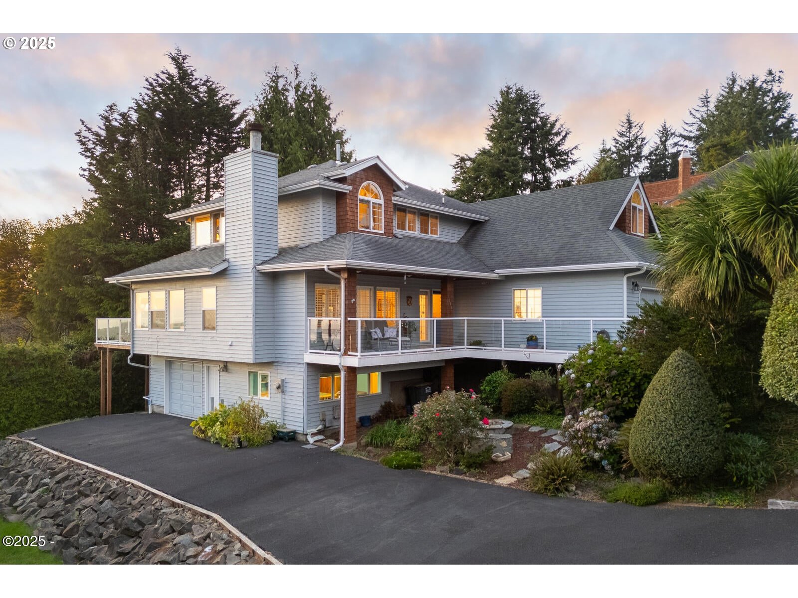 136 Southeast Larch Street Newport, OR 97365 - Photo 3 of 46