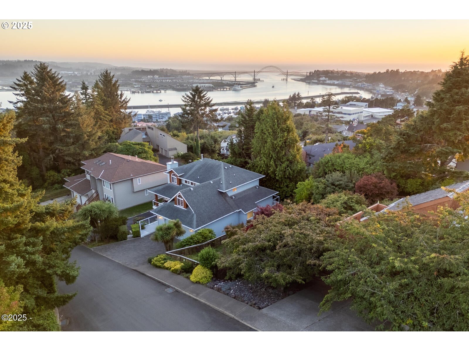 136 Southeast Larch Street Newport, OR 97365 - Photo 41 of 46