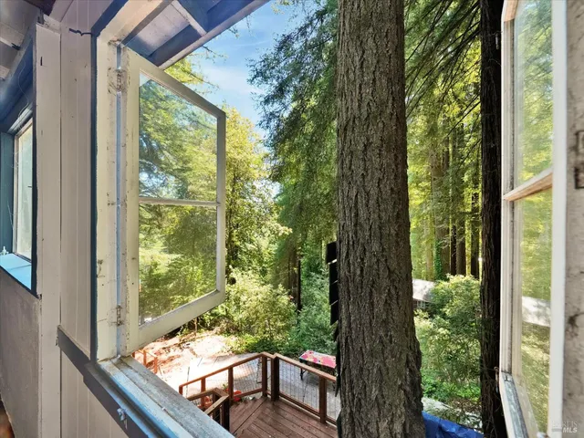 $299,000 | 17850 Santa Rosa Avenue, Guerneville, CA 95446