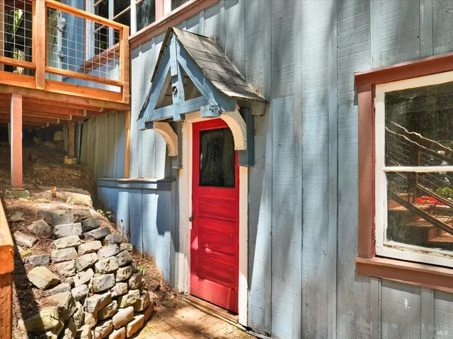 $299,000 | 17850 Santa Rosa Avenue, Guerneville, CA 95446