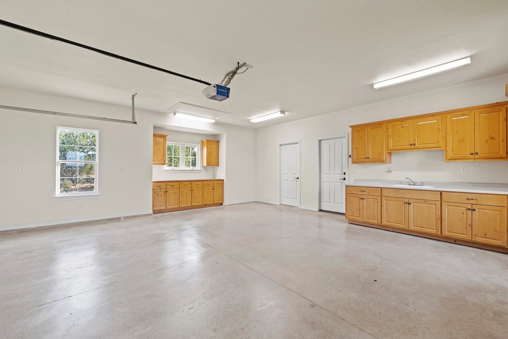 803 Funf Kinder Road Fredericksburg, TX 78624 - Photo 9 of 43 Gallery Image 9