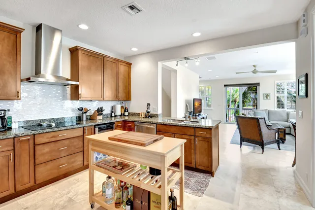 $4,500 | 122 Southwest 1st Avenue, Delray Beach, FL 33444