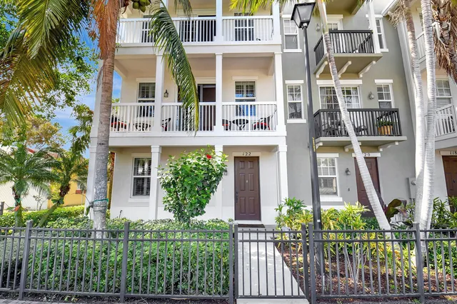 $4,500 | 122 Southwest 1st Avenue, Delray Beach, FL 33444