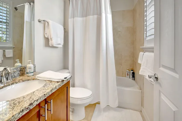 $4,500 | 122 Southwest 1st Avenue, Delray Beach, FL 33444