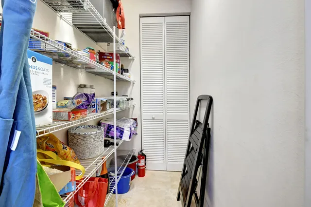 $4,500 | 122 Southwest 1st Avenue, Delray Beach, FL 33444