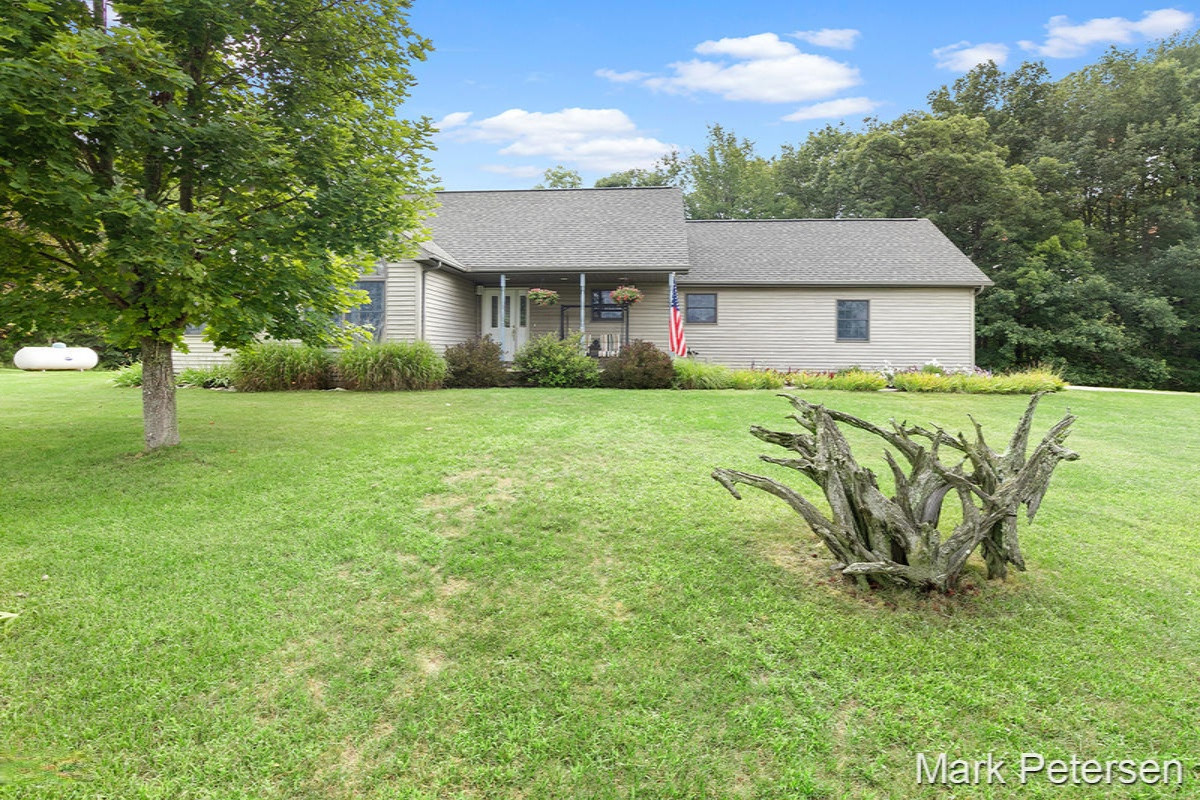 3089 South Lake Road Sidney, MI 48885 - Photo 1 of 34 IMG_1000
