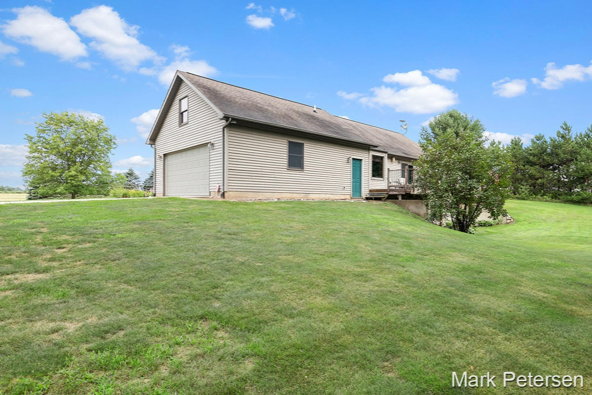3089 South Lake Road Sidney, MI 48885 - Photo 30 of 34 IMG_1029