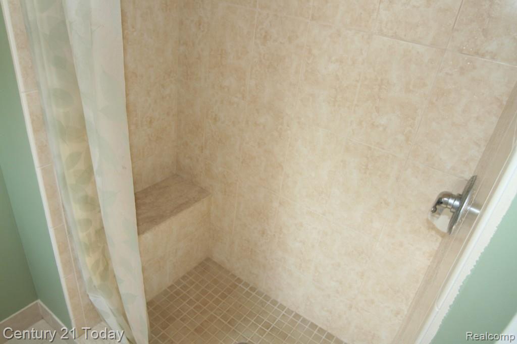 3669 Crooks Road Rochester, MI 48309 - Photo 18 of 36 CERAMIC SHOWER IN MASTER BATHROOM