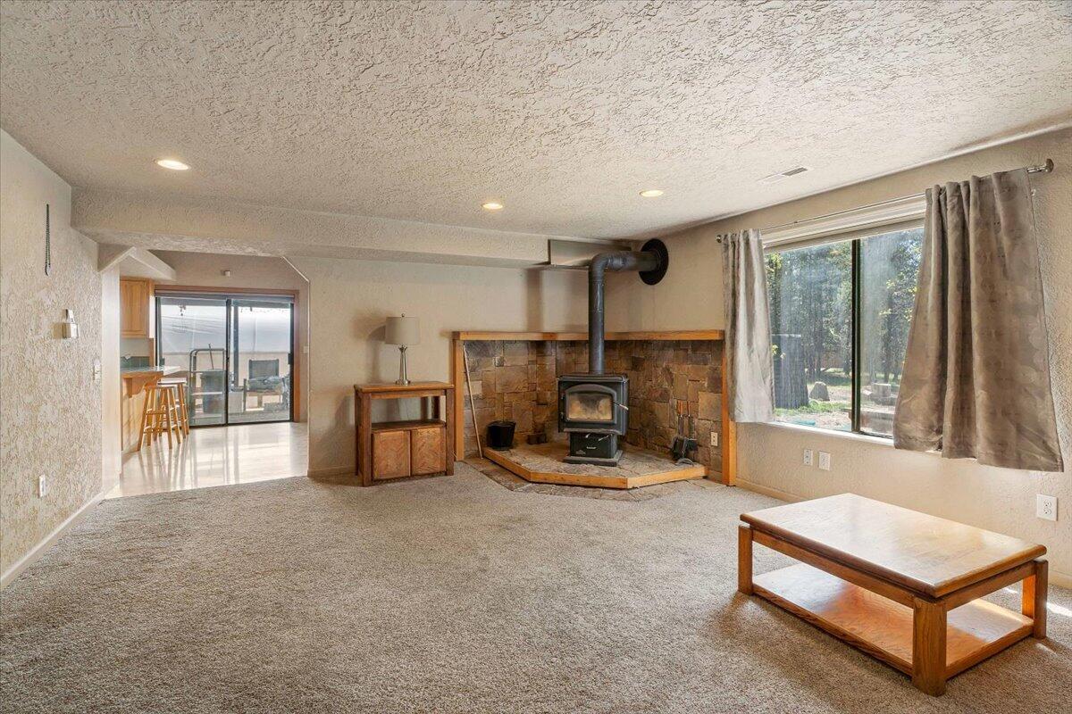 16010 Green Forest Road La Pine, OR 97739 - Photo 3 of 23 03-Living Area