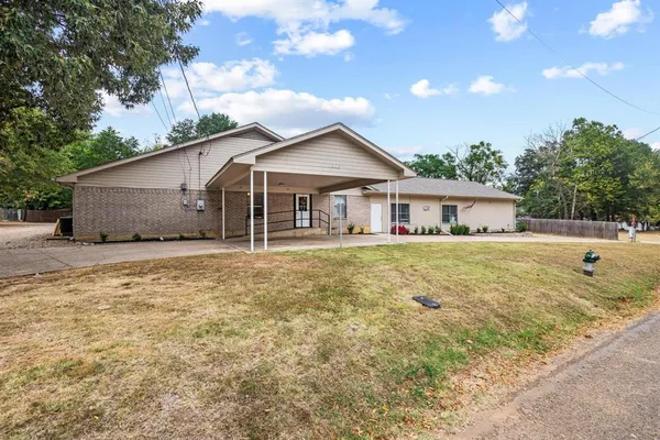 $990,000 | 1905 East Price Street, Paris, TX 75460