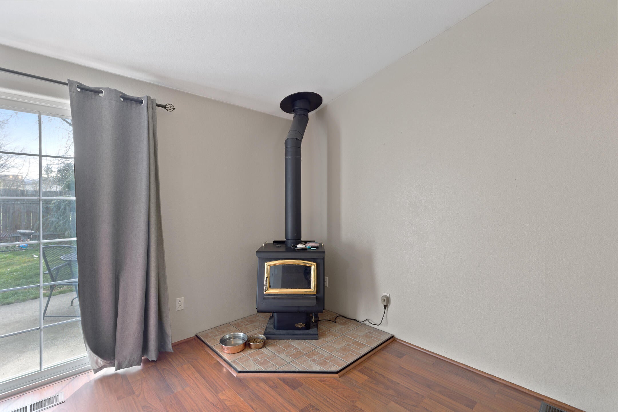3070 Delta Waters Road Medford, OR 97504 - Photo 6 of 28 Wood Stove