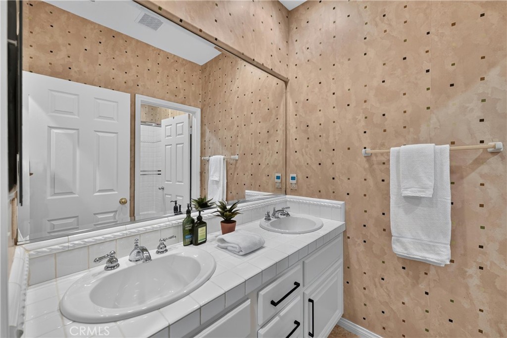 8 Castlebar Irvine, CA 92618 - Photo 48 of 69 Second Floor Hall Bath