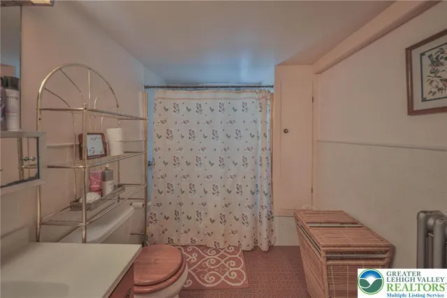 a bathroom with a toilet and a shower