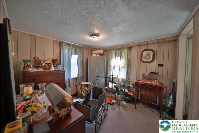 a livingroom with workspace and a window