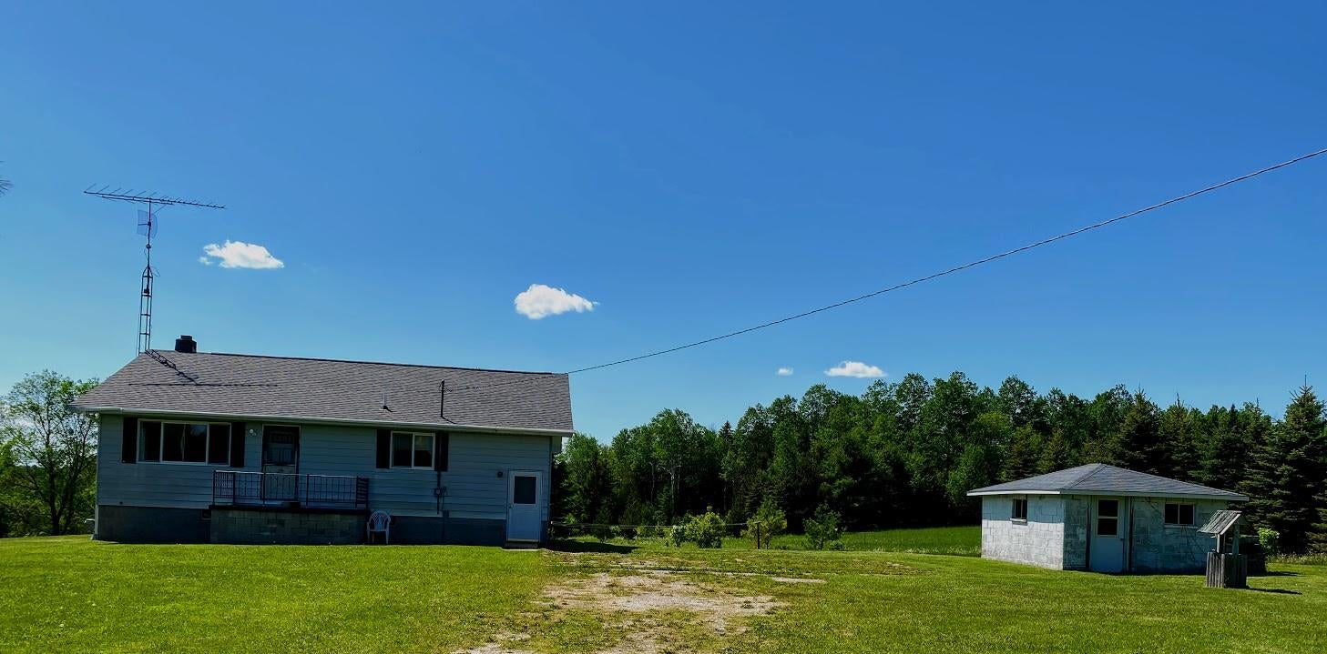 8202 Bolton Road Alpena, MI 49707 - Photo 3 of 29 Gallery Image 3