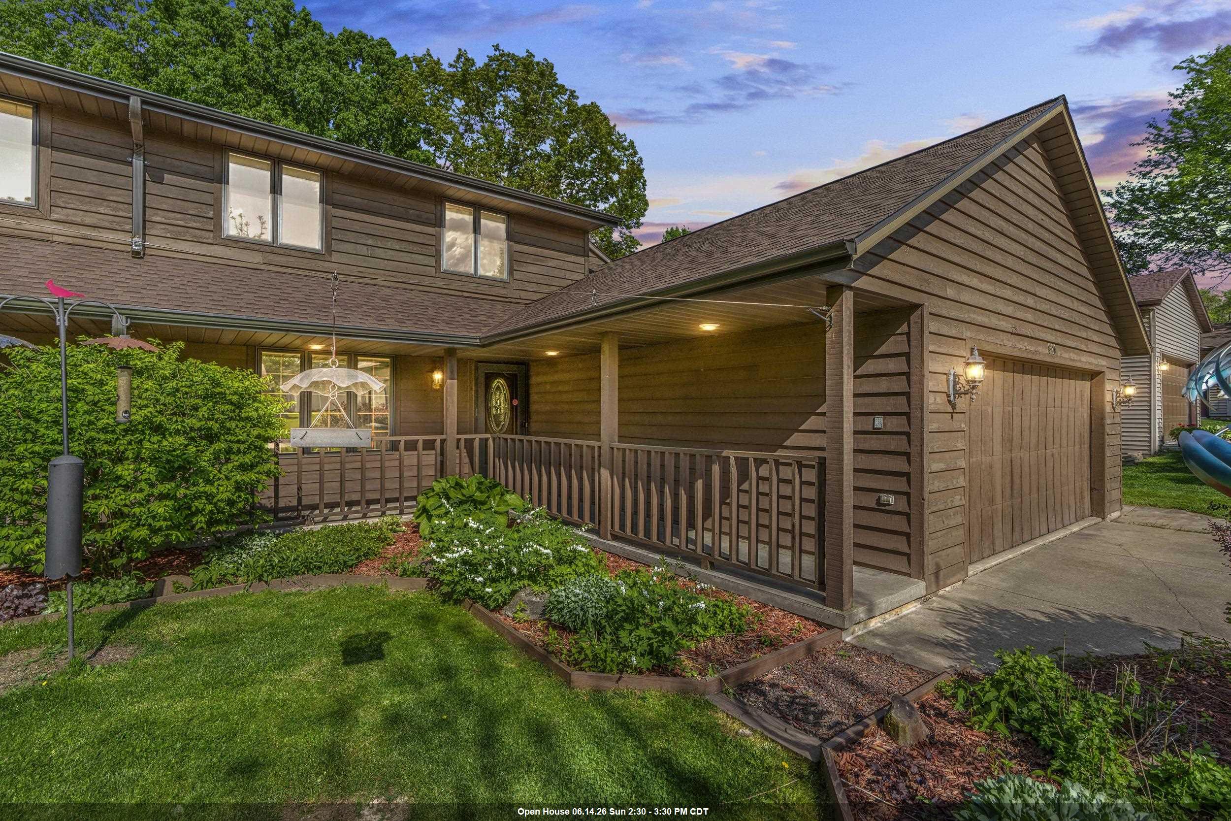 921 Divot Place Green Bay, WI 54313 - Photo 1 of 66