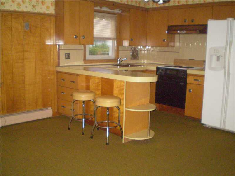 44 Togansett Road Providence, RI 02910 - Photo 4 of 16 Kitchen.