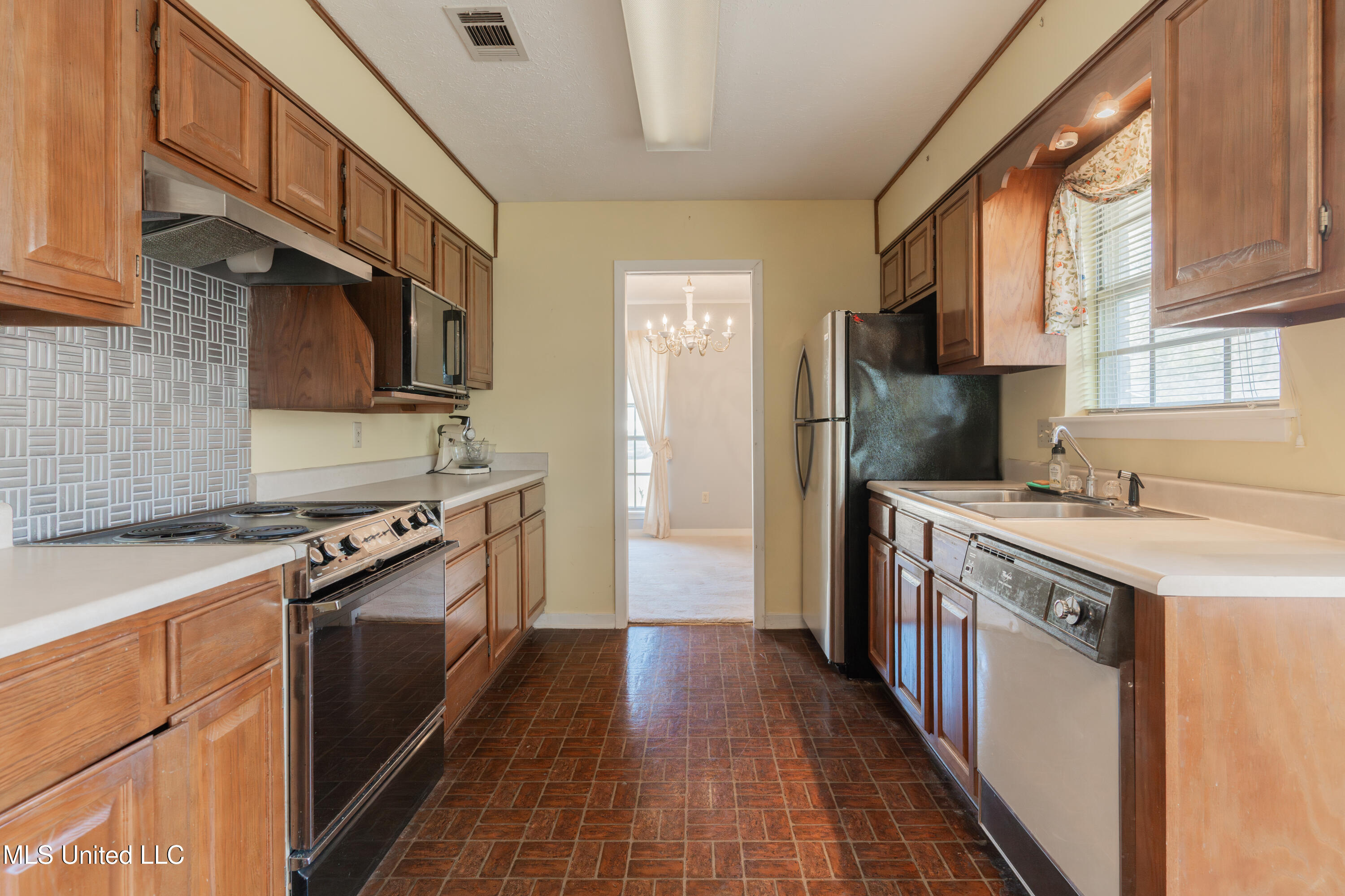 1417 Huntcliff Way Clinton, MS 39056 - Photo 16 of 56 16-Kitchen