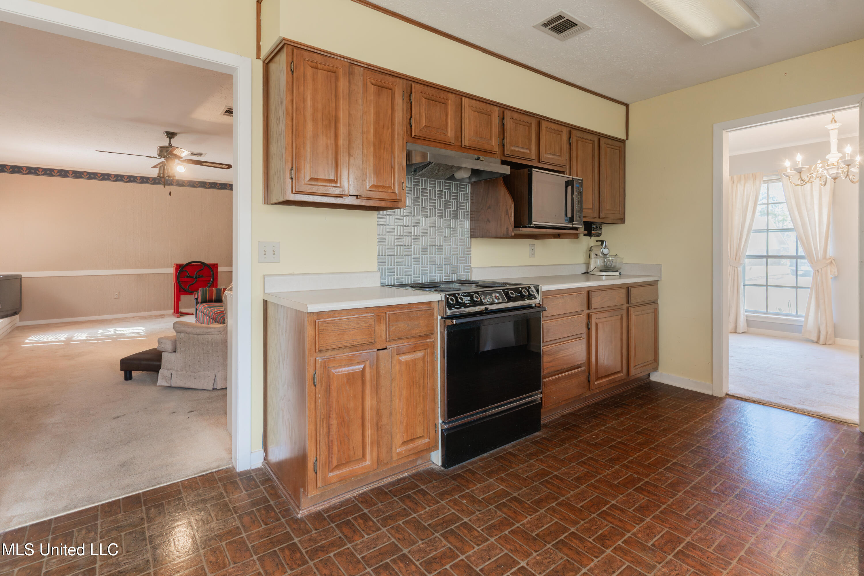 1417 Huntcliff Way Clinton, MS 39056 - Photo 17 of 56 17-Kitchen