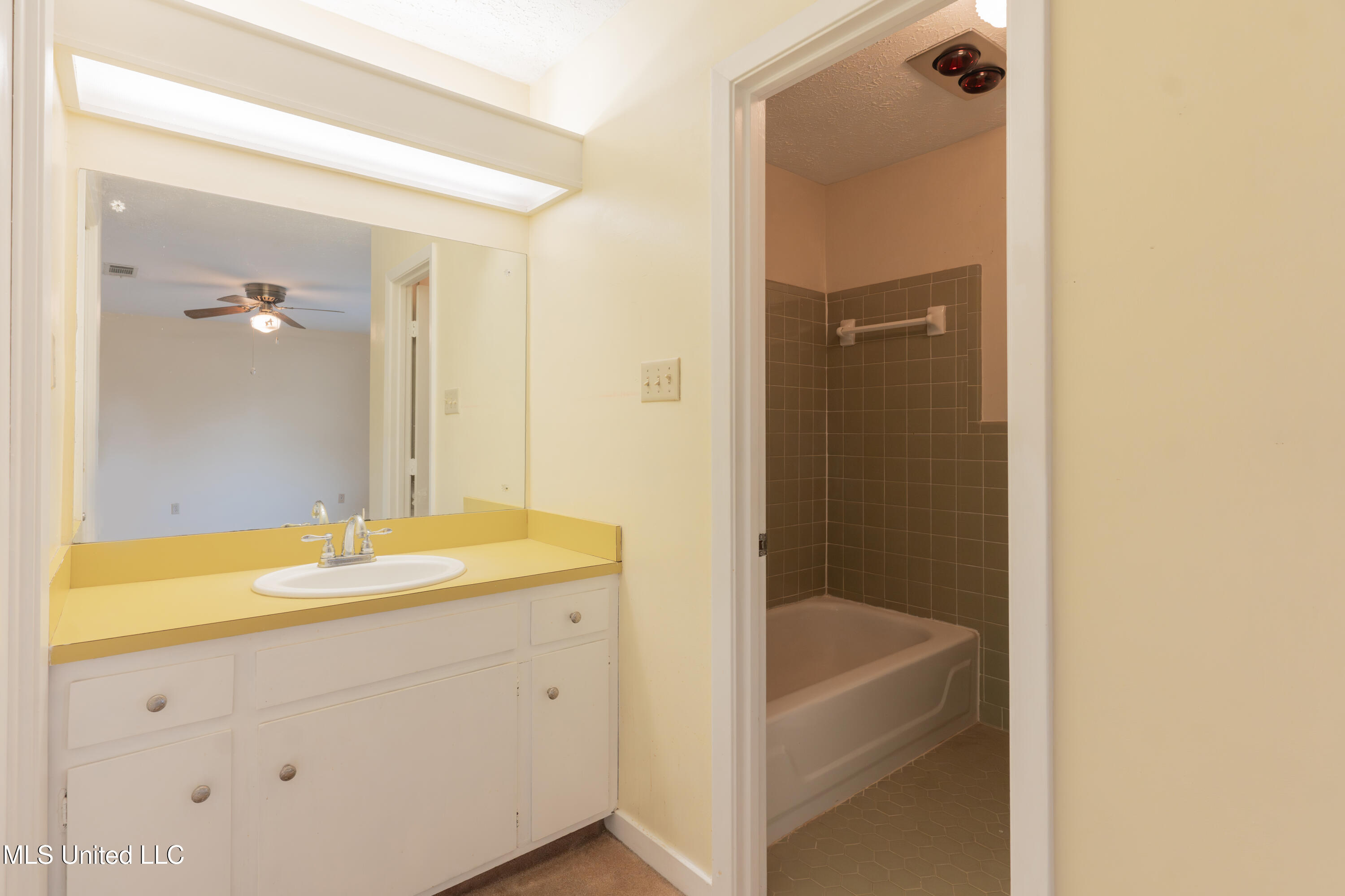 1417 Huntcliff Way Clinton, MS 39056 - Photo 27 of 56 27-PrimaryBathroom