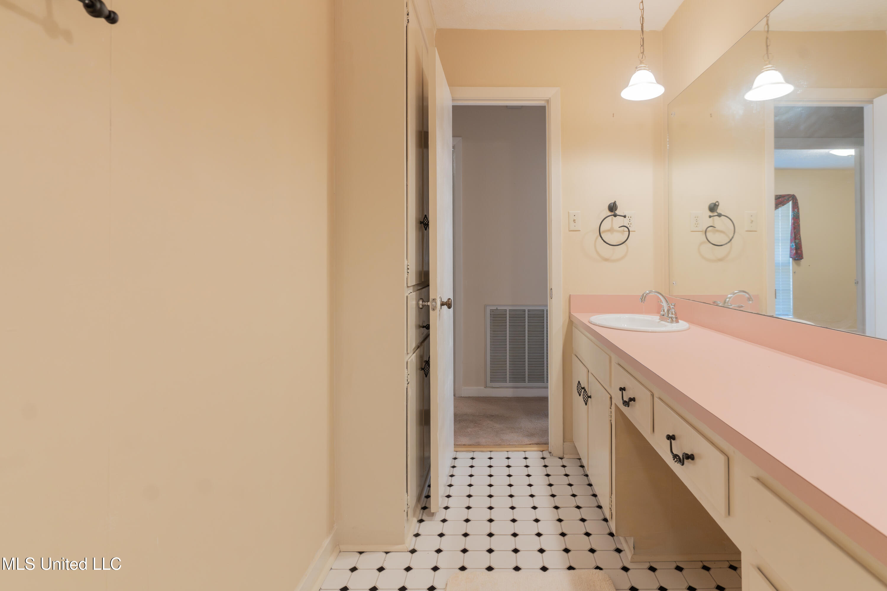 1417 Huntcliff Way Clinton, MS 39056 - Photo 40 of 56 40-HallBathroom