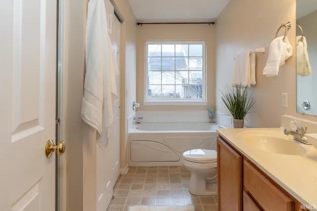 $399,900 | 4816 North Ashcroft Lane, Bloomington, IN 47404