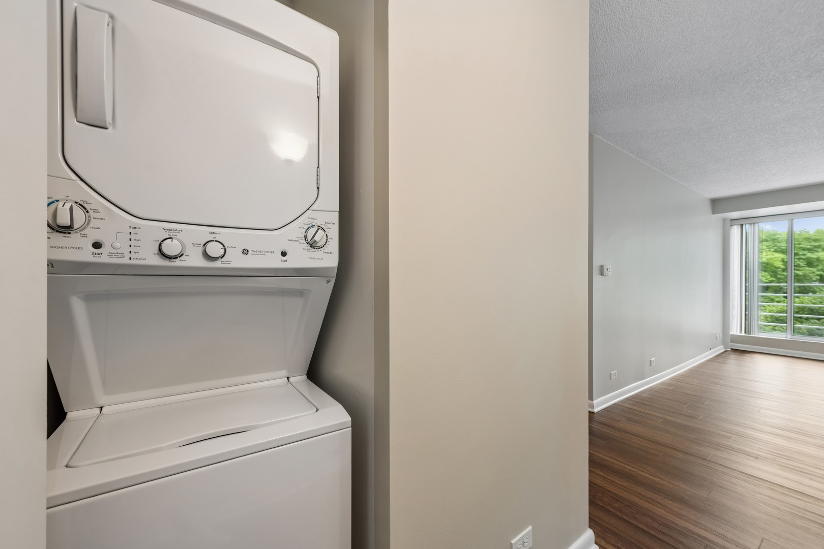 2555 Gross Point Road, Unit 205 Evanston, IL 60201 - Photo 13 of 22