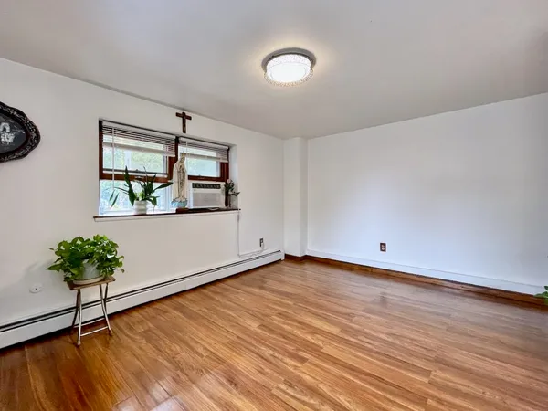 $2,600 | 196 6th Street, Unit 1, Jersey City, NJ 07302