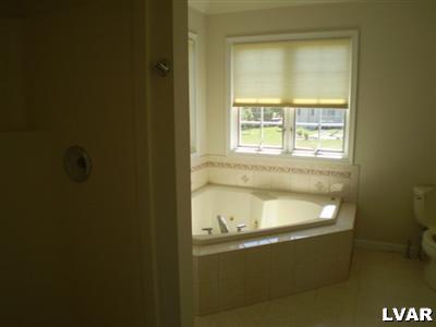 860 Benner Road Allentown, PA 18104 - Photo 15 of 29 master bath with jacuzzi