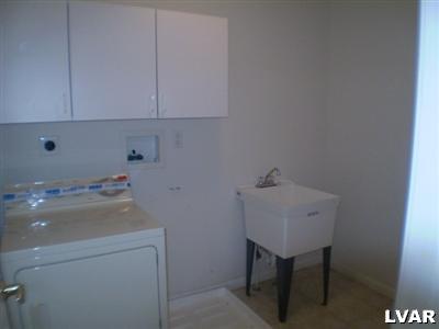 860 Benner Road Allentown, PA 18104 - Photo 24 of 29 2nd floor laundry with gas dryer and utility tub