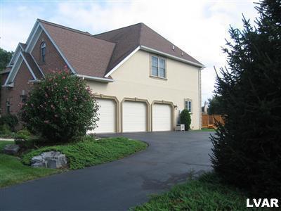 860 Benner Road Allentown, PA 18104 - Photo 4 of 29 Gallery Image 4