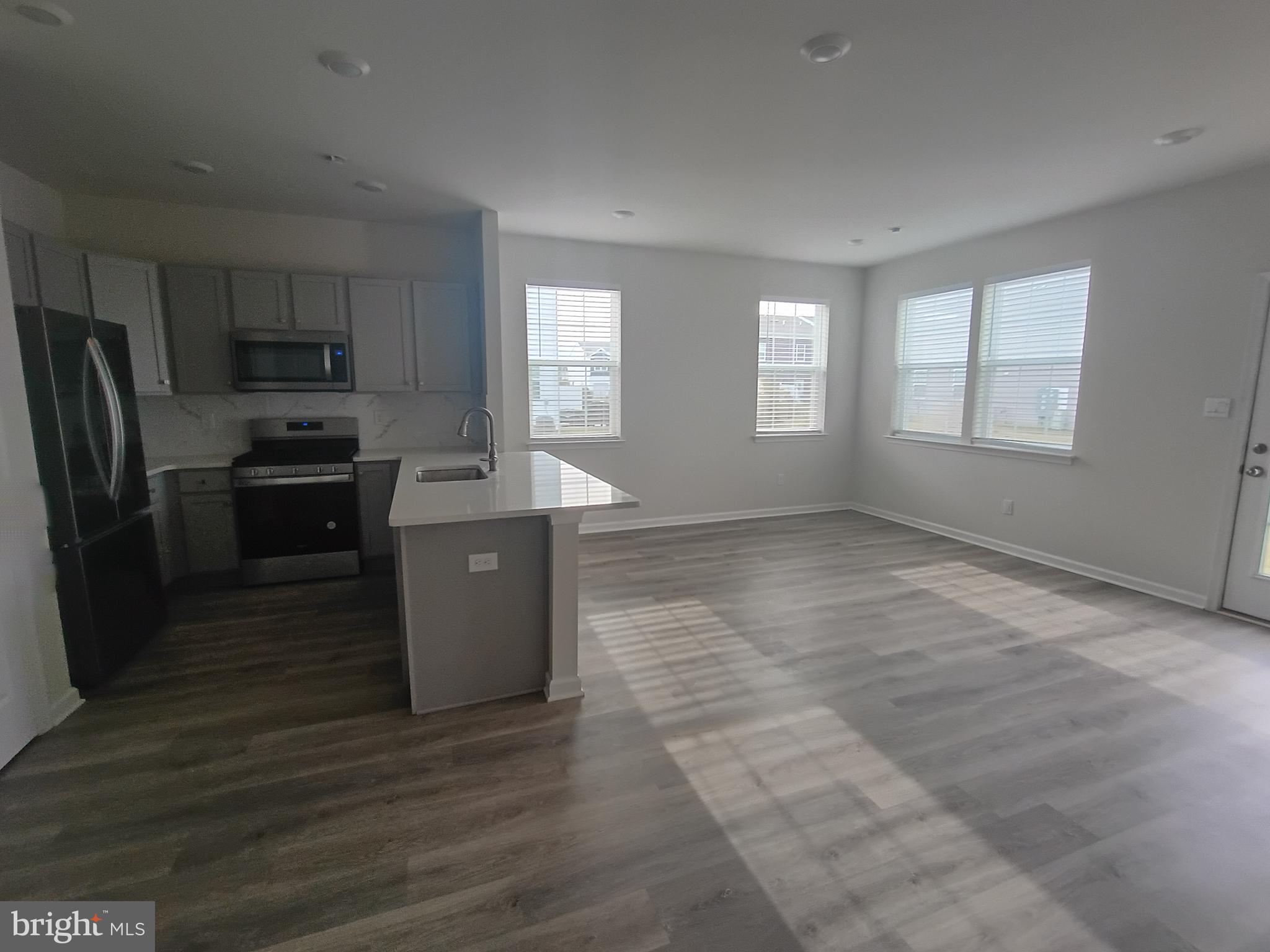 25 Elliot Lane Westampton, NJ 08060 - Photo 3 of 14 a kitchen with granite countertop a refrigerator stove and sink