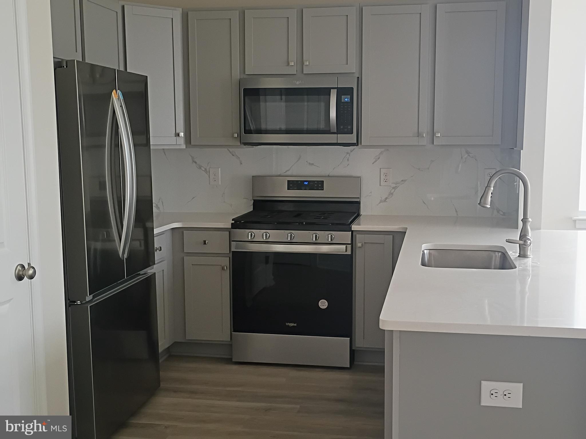 25 Elliot Lane Westampton, NJ 08060 - Photo 5 of 14 a kitchen with a refrigerator stove and microwave