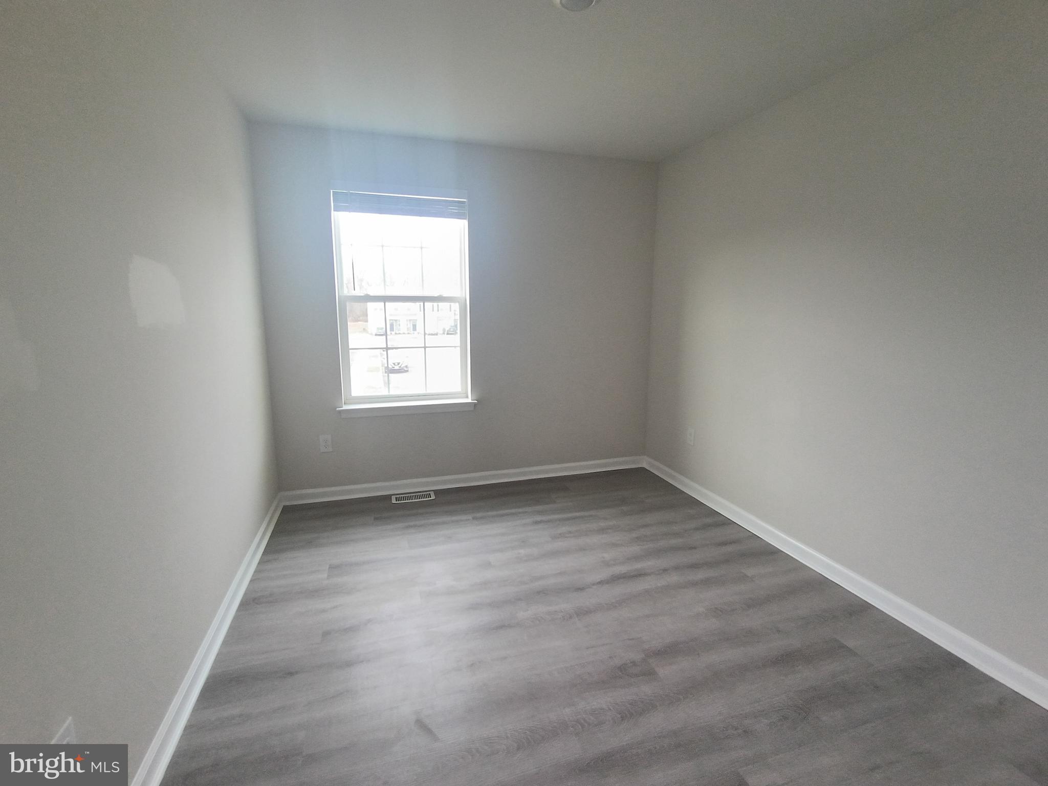 25 Elliot Lane Westampton, NJ 08060 - Photo 10 of 14 an empty room with a window